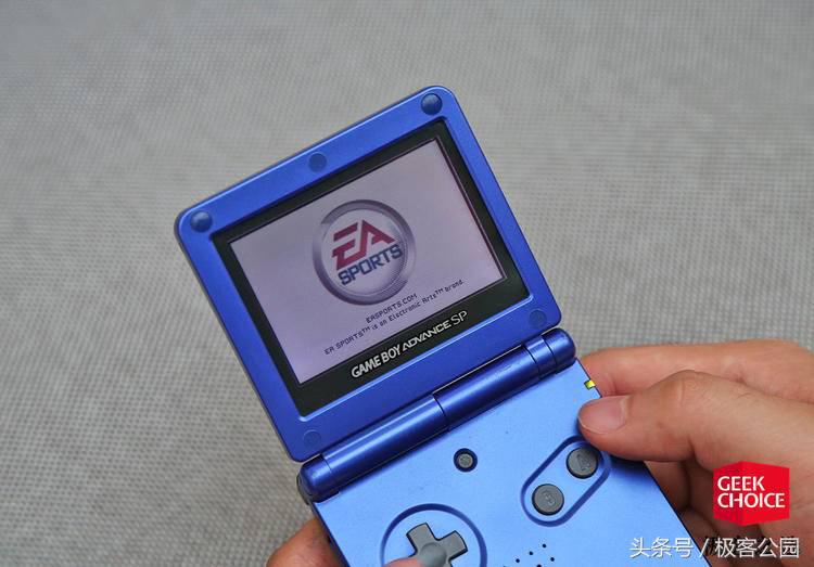 怀旧红白任天堂游戏机,任天堂老式游戏机fc