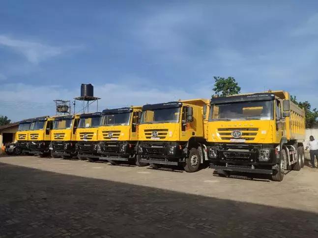 上汽红岩金刚高温爬坡,红岩自卸车名牌