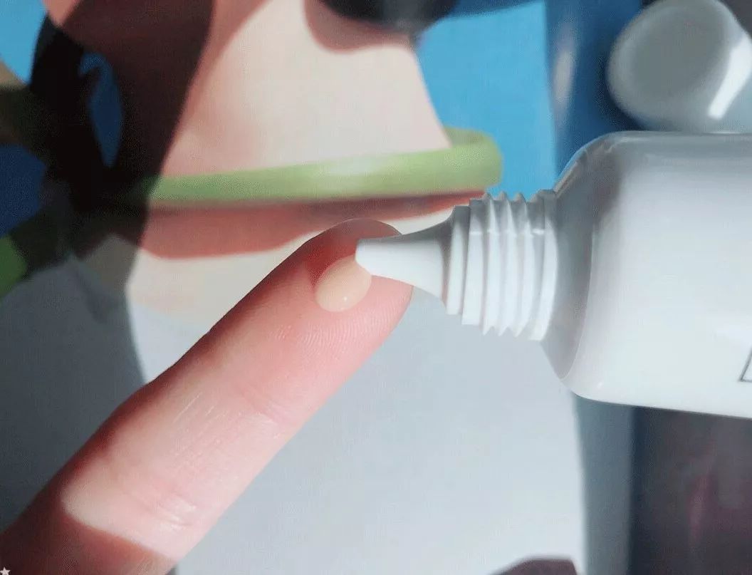 不用针挑、手挤，一涂一撕，脂肪粒自动脱落，两周见效