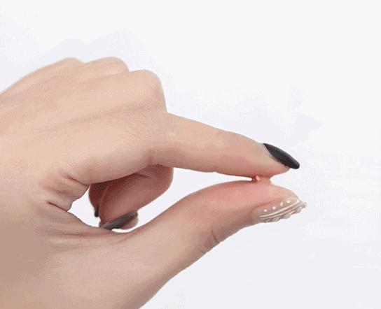 不用针挑、手挤,一涂一撕,脂肪粒自动脱落,两周见效