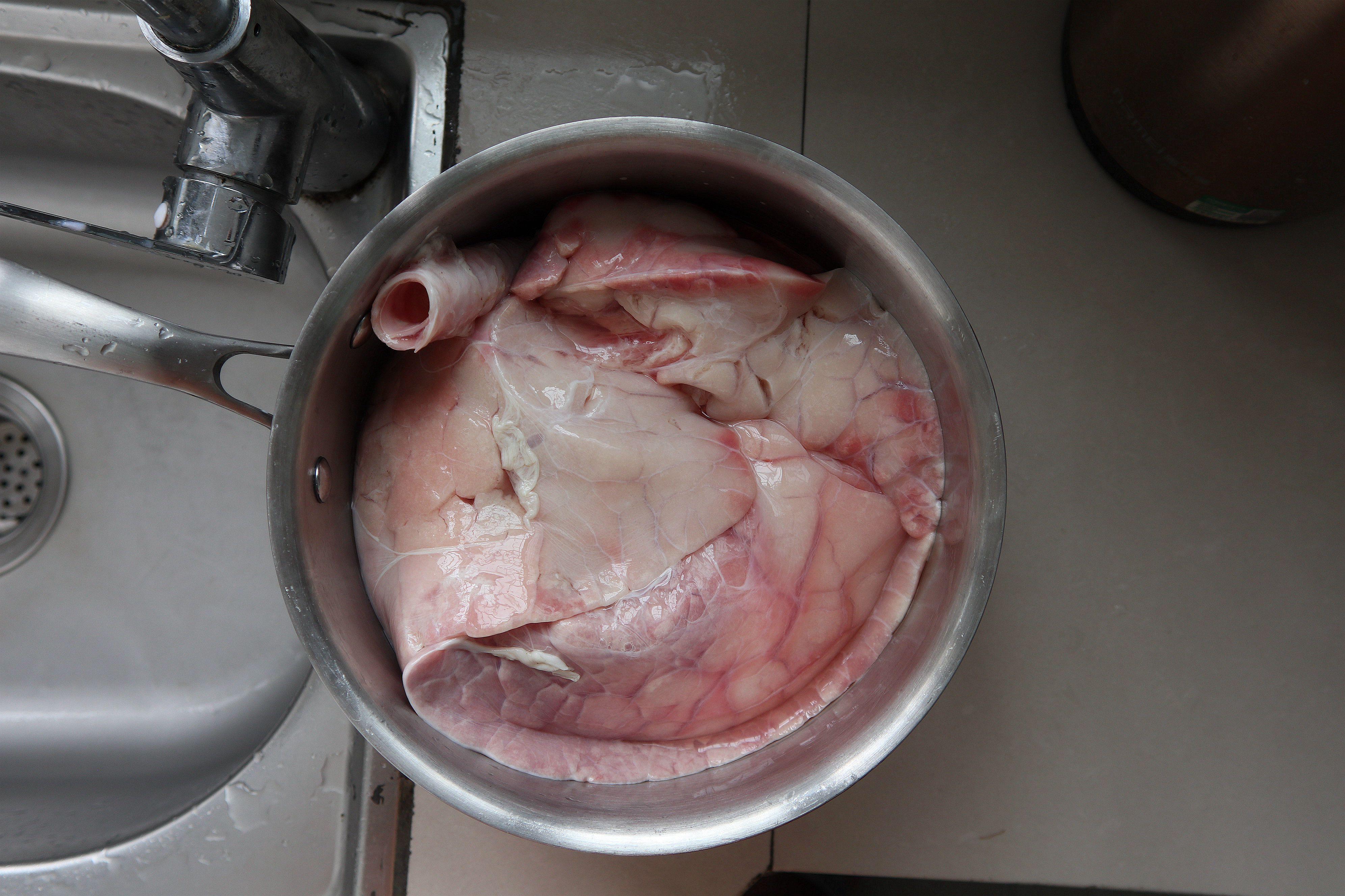 婴儿咳嗽妈妈吃什么有帮助,雪梨猪肺汤止咳化痰小孩