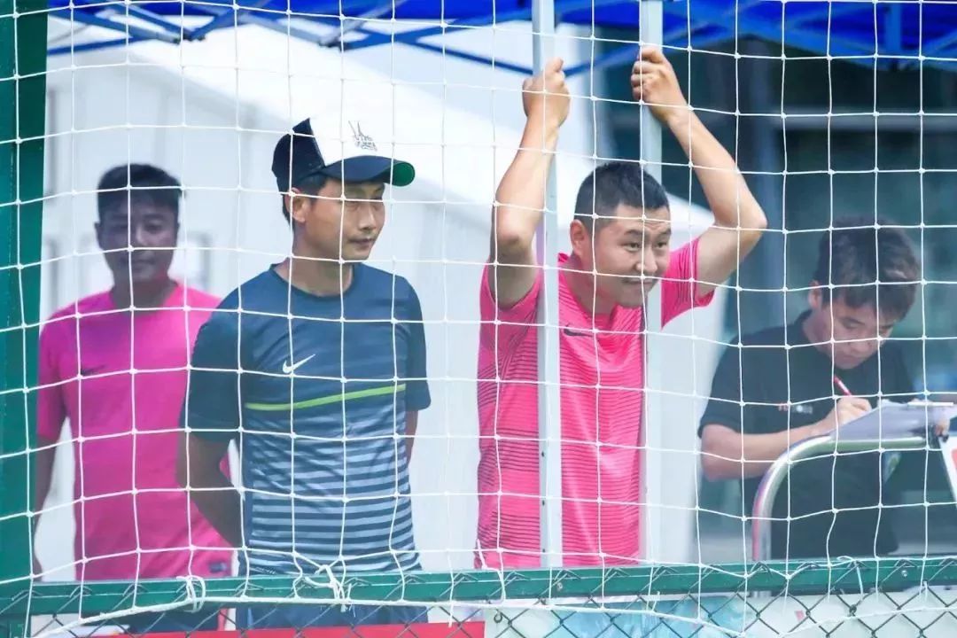 铁笼足球比赛完整视频,三人铁笼对抗赛完整版