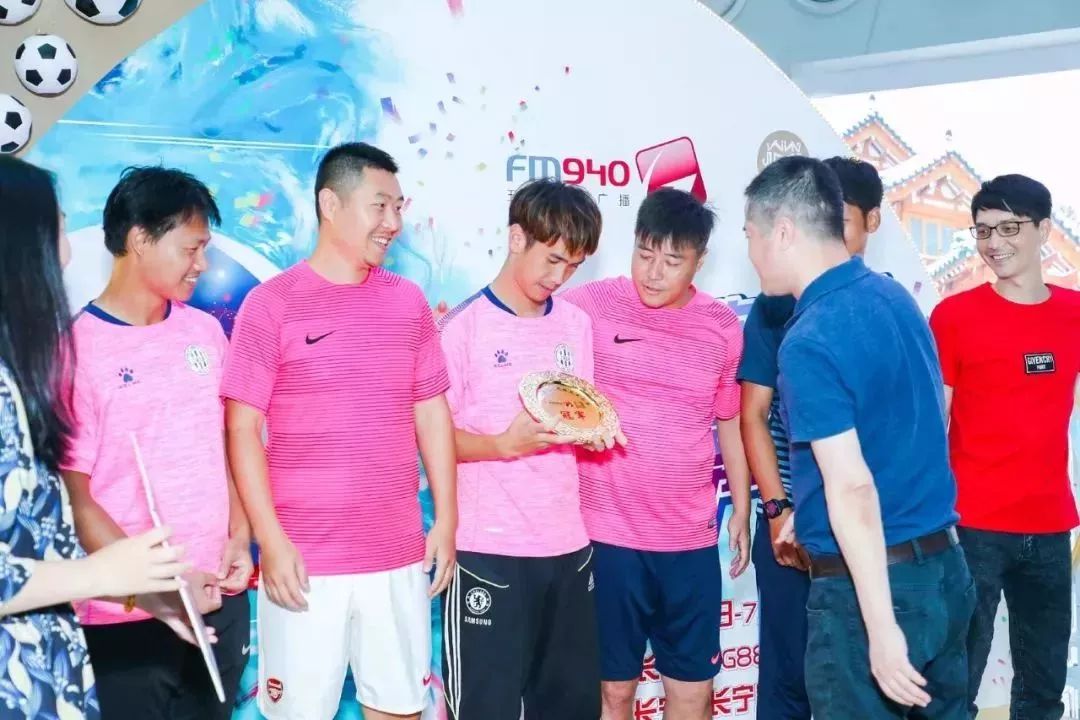 铁笼足球比赛完整视频,三人铁笼对抗赛完整版