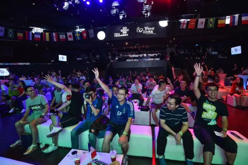 铁笼足球比赛完整视频,三人铁笼对抗赛完整版