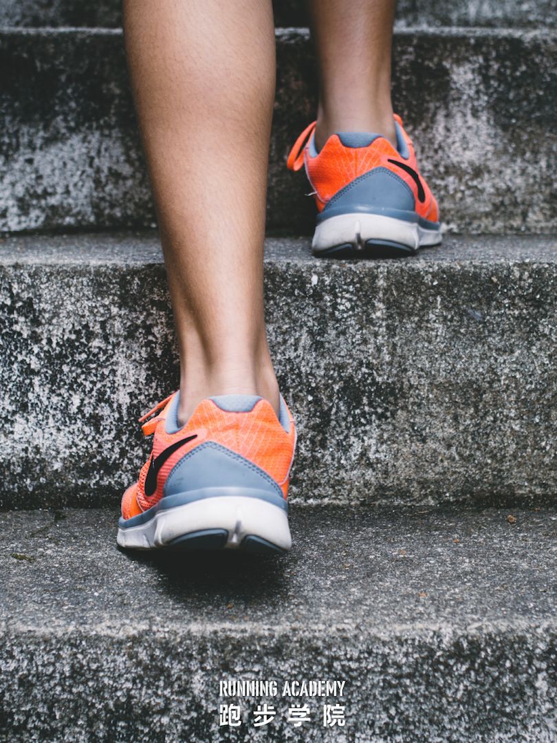 如何避免脚踝扭伤,脚踝扭伤踢球如何避免再次扭伤