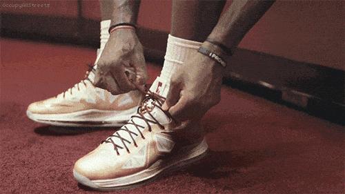 如何避免脚踝扭伤,脚踝扭伤踢球如何避免再次扭伤