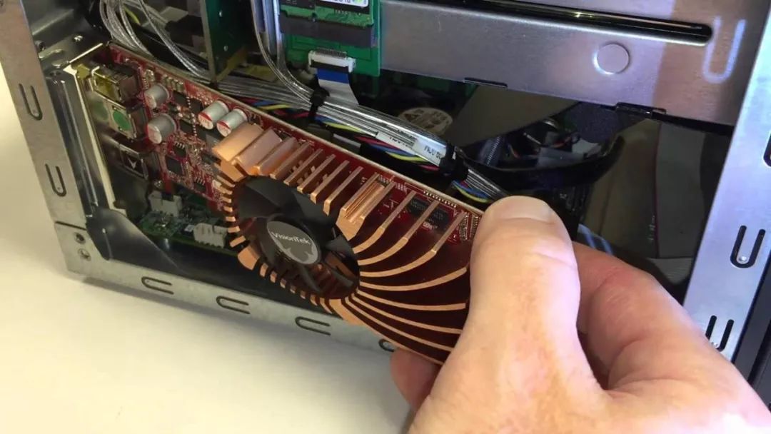 电脑显卡的大小有什么区别,电脑显卡有几类类型怎么区分的啊