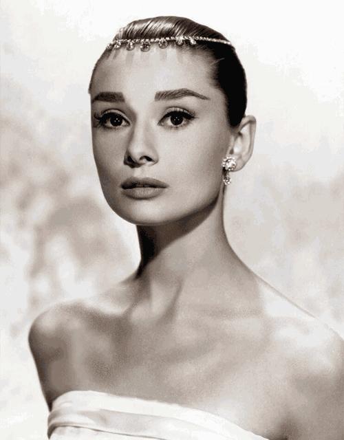 一条颈纹老十岁,护肤小堂课淡化颈纹的秘诀