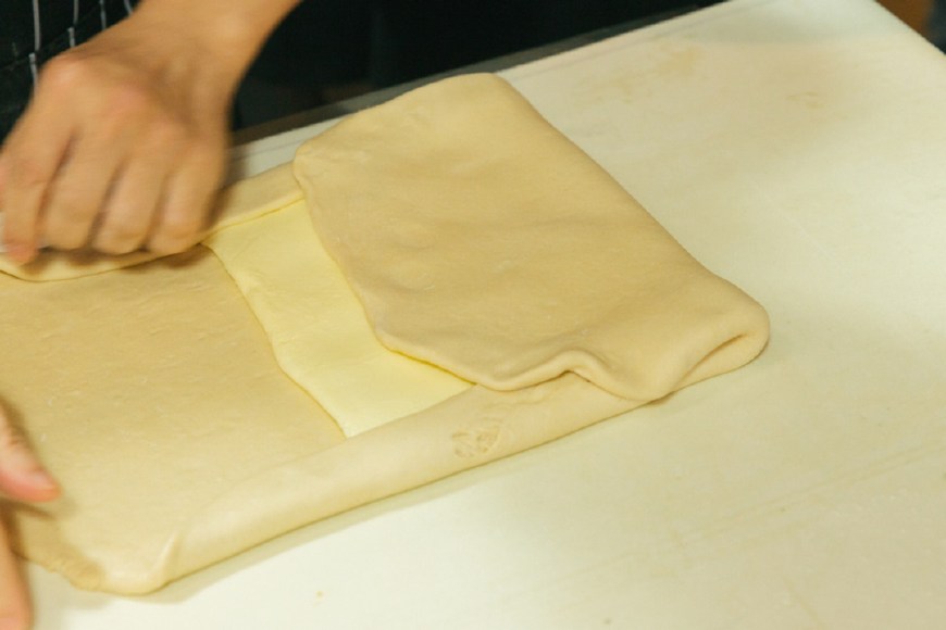 牛角酥怎么做好吃又脆,酥皮制作牛角包