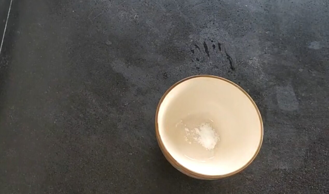 手里进了很小很小的刺怎么办,手里进刺不拔没事吗