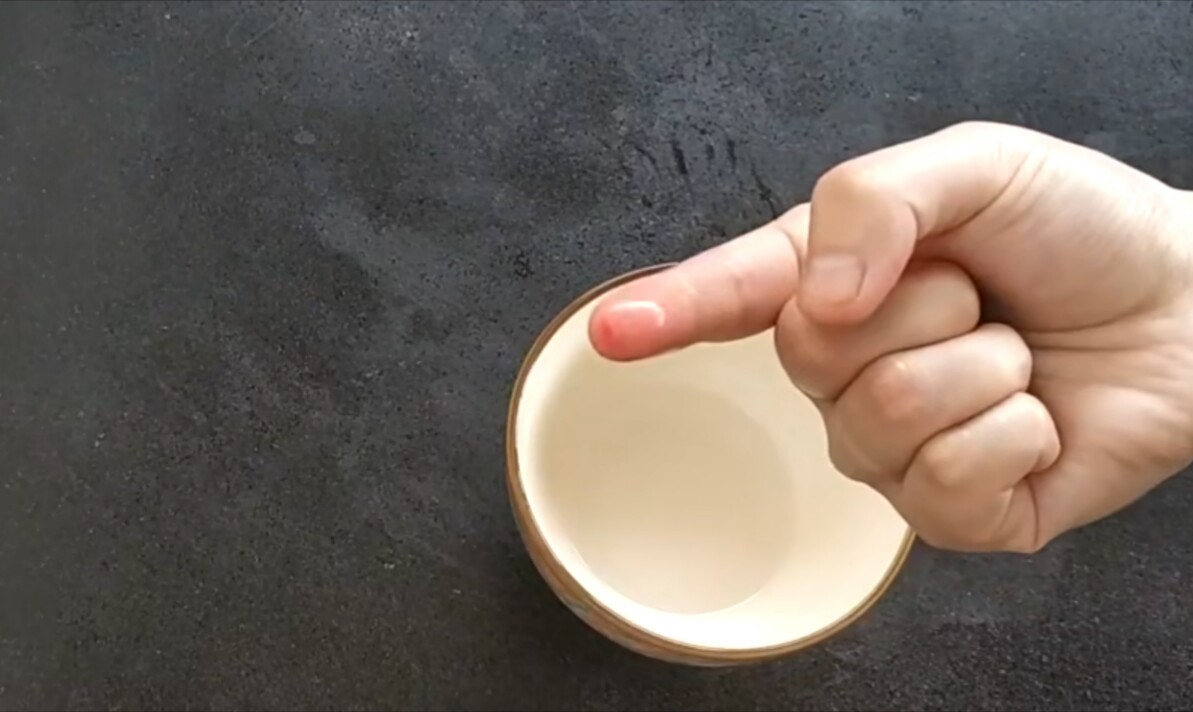 手里进了很小很小的刺怎么办,手里进刺不拔没事吗