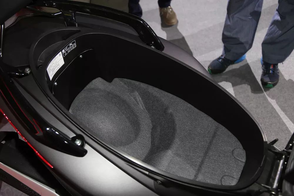 雅马哈劲战2024款最新款试驾测评,雅马哈最新踏板劲战第五代abs