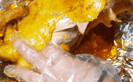 Ta不是一般的烤鸡而是一只来自广东深圳的「窑鸡」