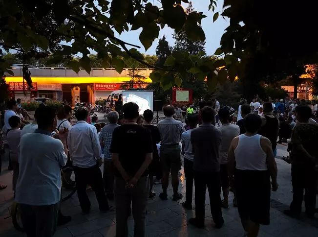 王顶堤桥下露天卡拉OK太吵了！一中心医院住院病人怒打110