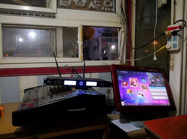 王顶堤桥下露天卡拉OK太吵了！一中心医院住院病人怒打110