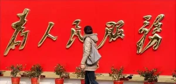 她借出200多万要不回，委托的*债讨**人又骗了她55万……丨深夜有聊