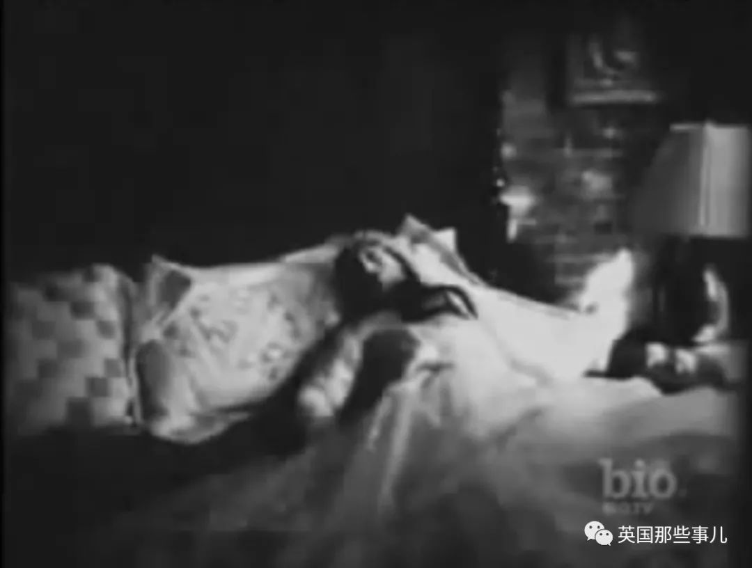 一心要和梦中姑娘在一起……而当姑娘离世后，他突然诡异了起来……