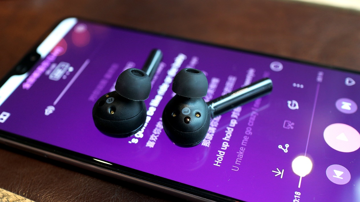 freebudspro3降噪对比airpodspro3,华为耳机freebuds4对苹果airpods3