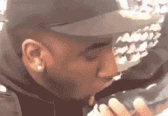 硬汉装逼新技能——舔个鞋子!看完的人都偷偷试了一下!