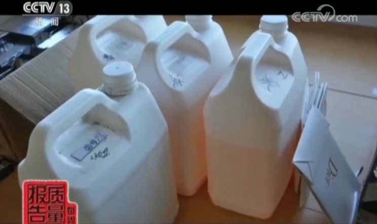 震惊！“迪奥香水”成本仅1元！这样的代购化妆品你还敢用吗？