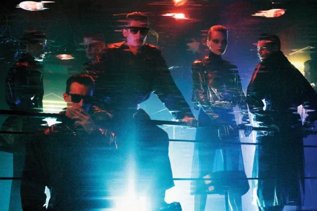 人们总在不知不觉中坠入爱河,人陷入情网