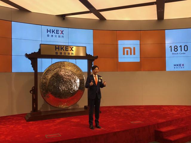 雷军ipo路演,雷军港交所敲锣视频