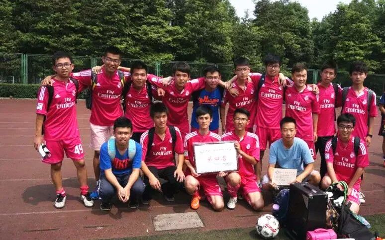 学霸奖学金1百万,学霸球员足球