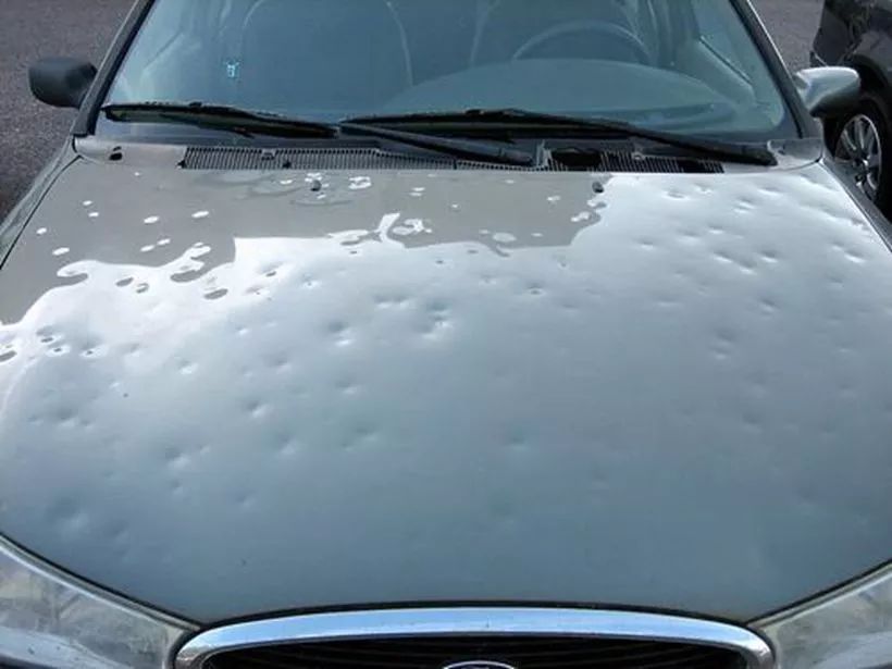 冰雹砸车后小坑怎么报保险公司,被冰雹砸了坑可以报保险吗