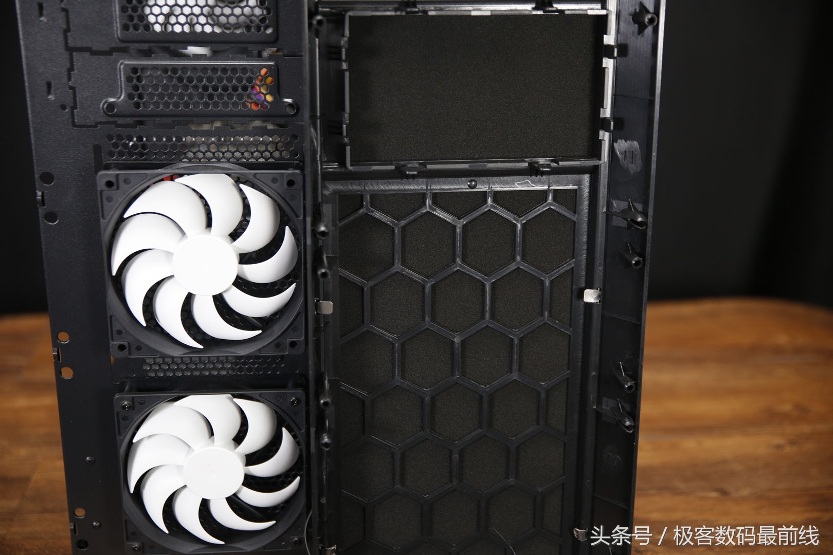 金河田twenty-one机箱,金河田峥嵘mut1缺点