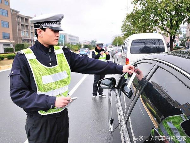 车被贴罚单会通知车主吗,车被贴单换了地方还会贴单吗