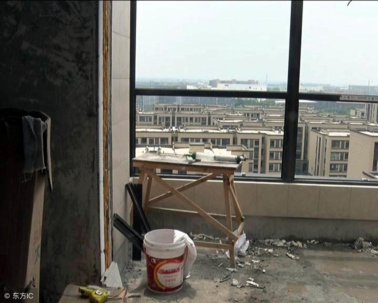 家庭装修阳台到底要不要封阳台,家住25楼阳台要不要封