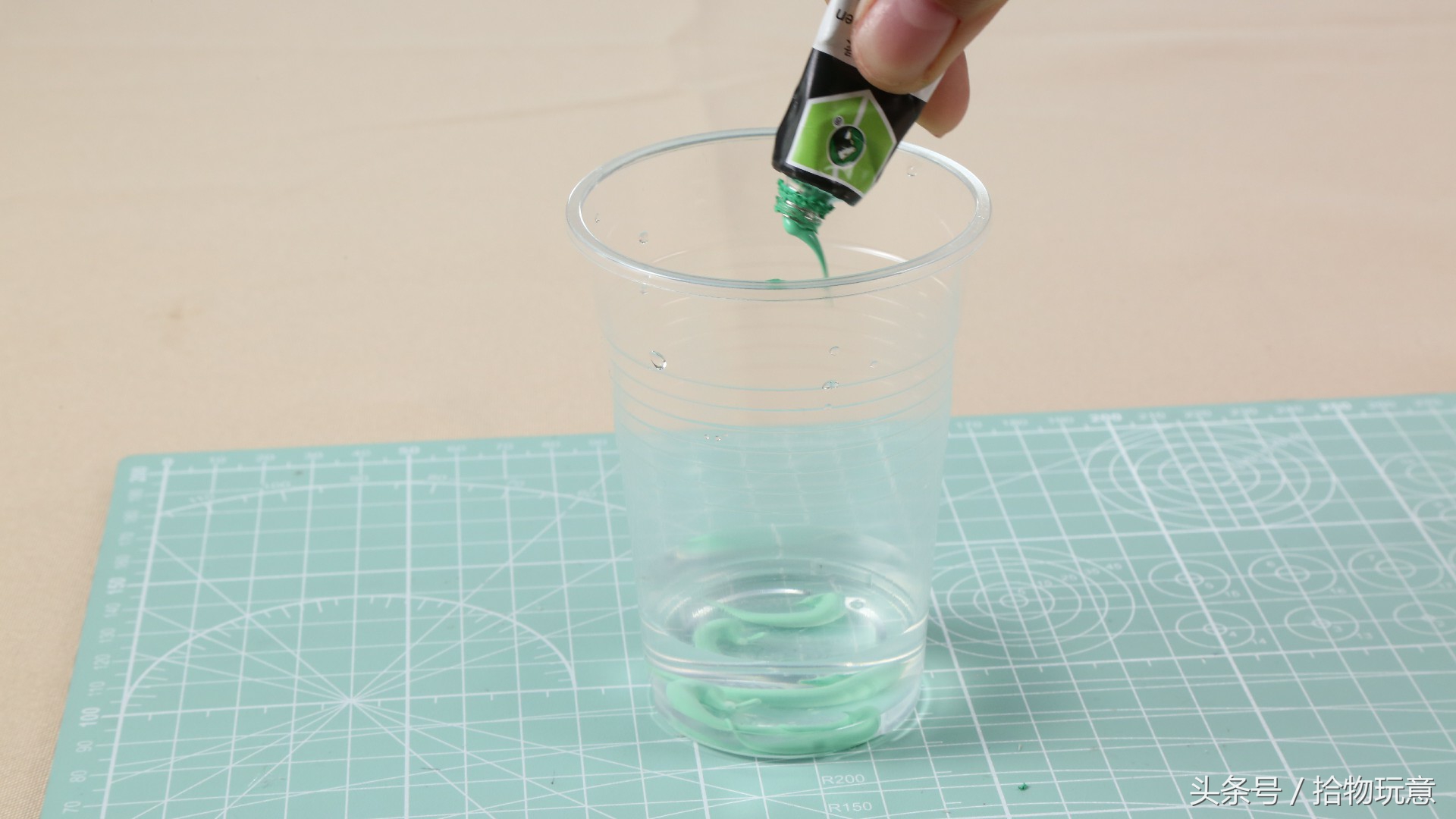 如何自制打蛋器只用塑料瓶,制作一个最简单的电动打蛋器