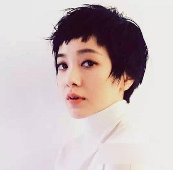 适合圆脸女生狗啃式短卷发,大脸圆脸狗啃式短发发型女