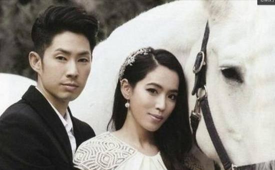 亲爱的牵我的手图片,亲爱的牵我的手英文