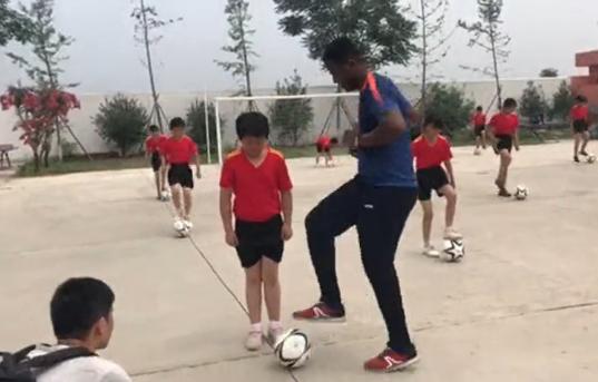 和梅西踢世界杯的球员,与梅西踢球