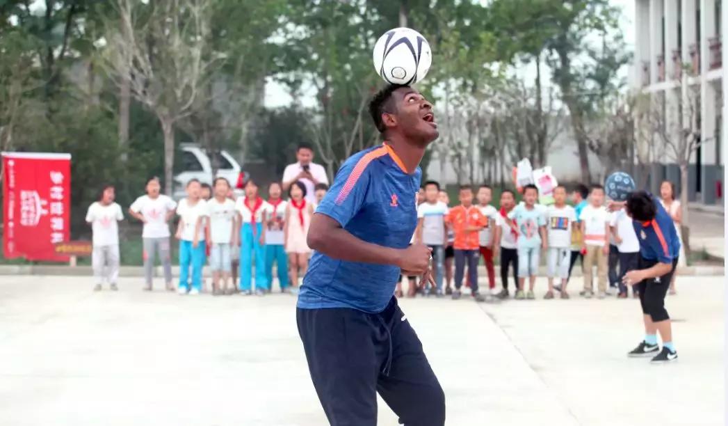 和梅西踢世界杯的球员,与梅西踢球