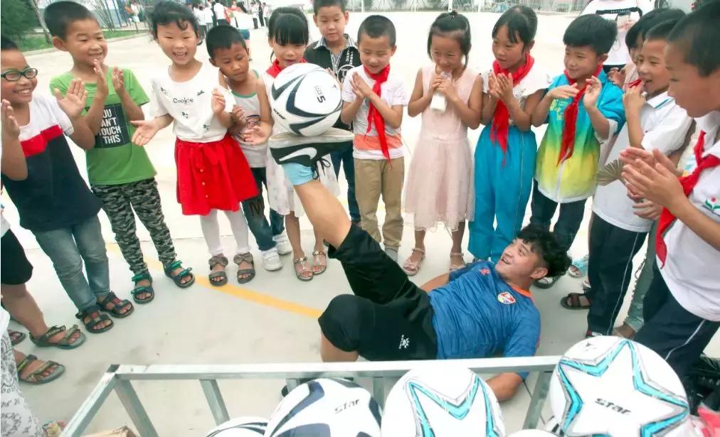 和梅西踢世界杯的球员,与梅西踢球