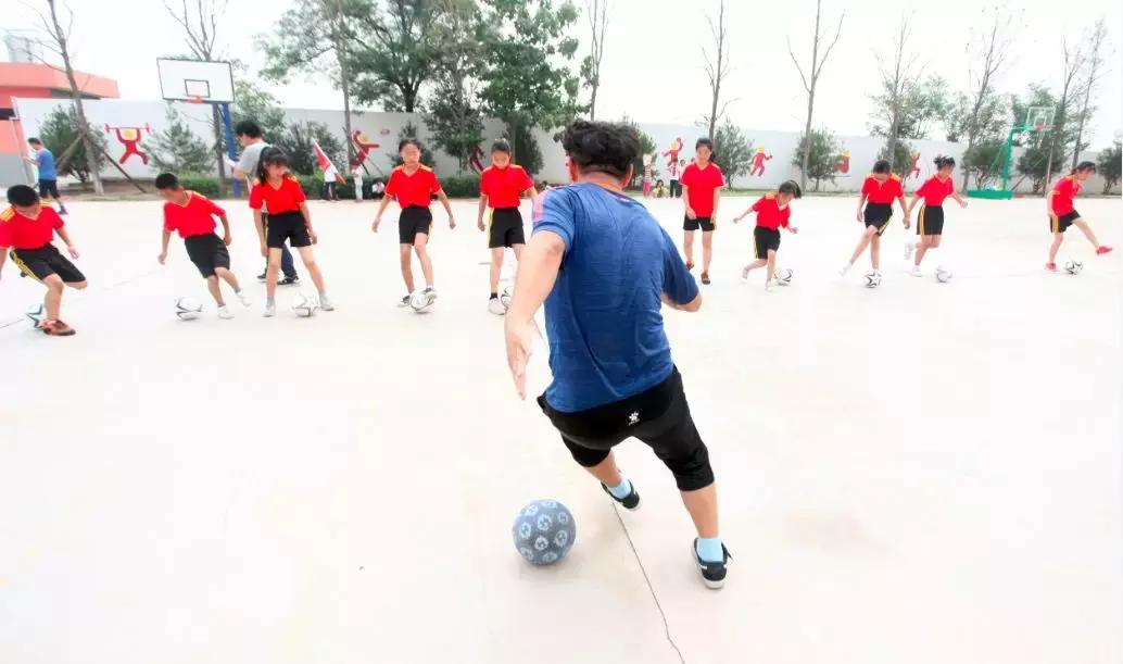 和梅西踢世界杯的球员,与梅西踢球