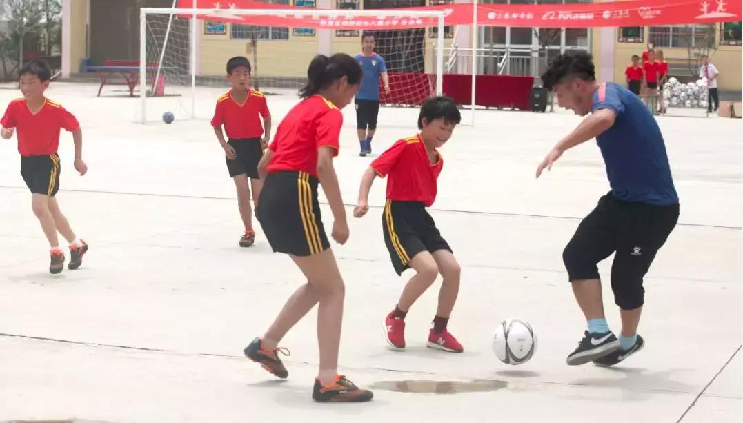 和梅西踢世界杯的球员,与梅西踢球