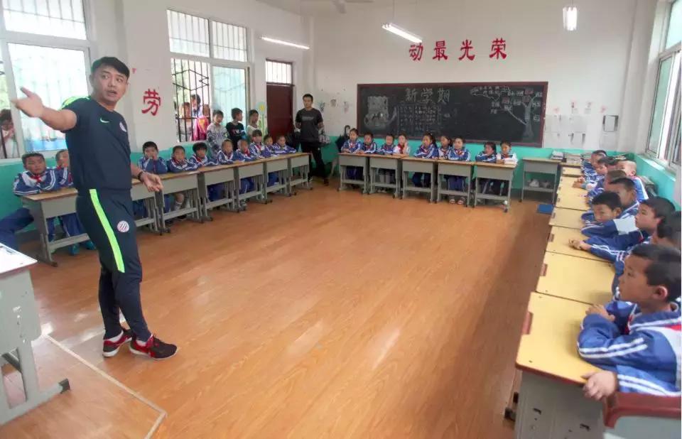 和梅西踢世界杯的球员,与梅西踢球