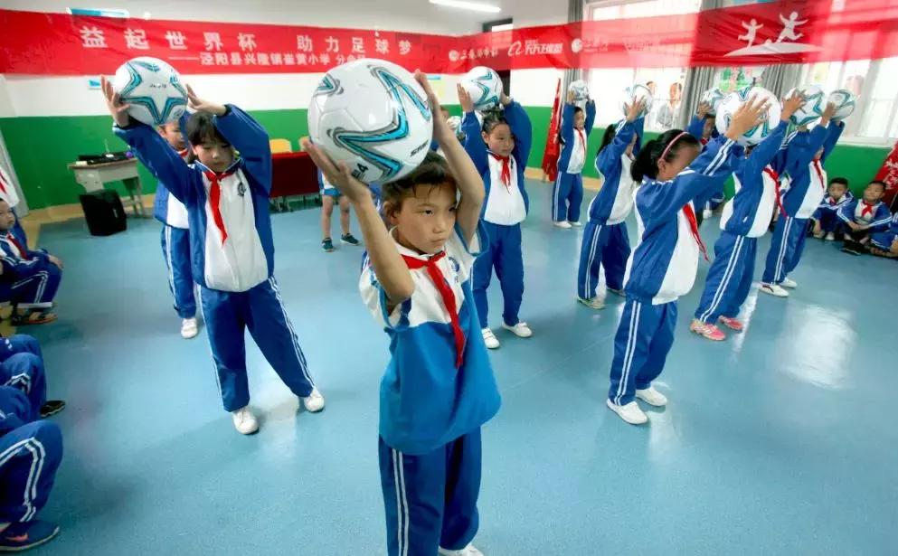 和梅西踢世界杯的球员,与梅西踢球