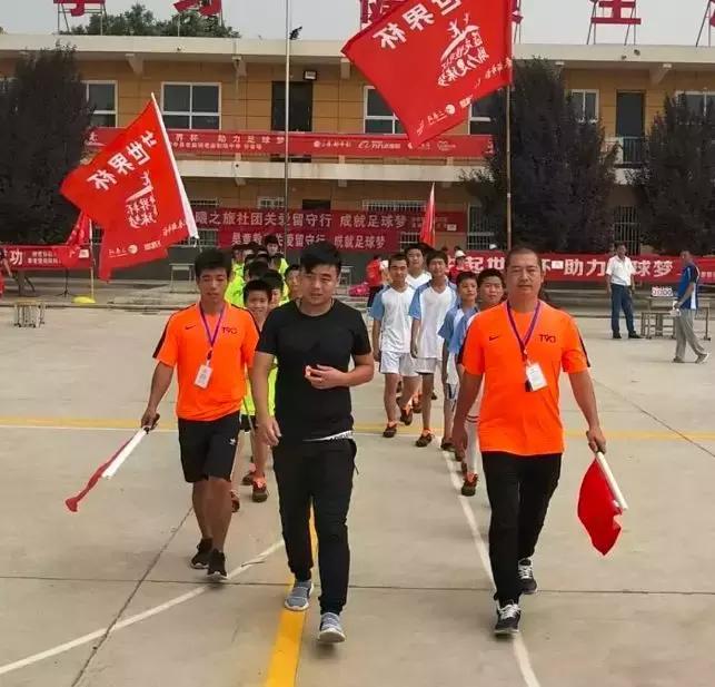 和梅西踢世界杯的球员,与梅西踢球