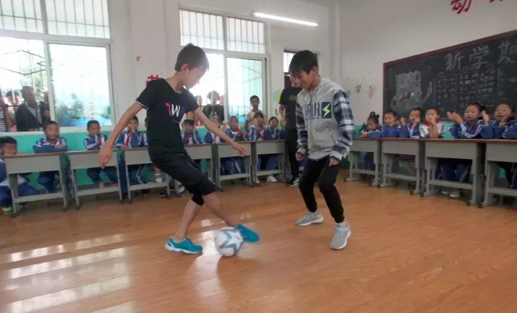 和梅西踢世界杯的球员,与梅西踢球