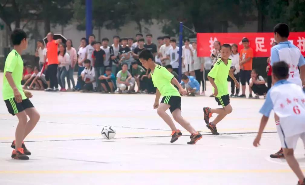 和梅西踢世界杯的球员,与梅西踢球