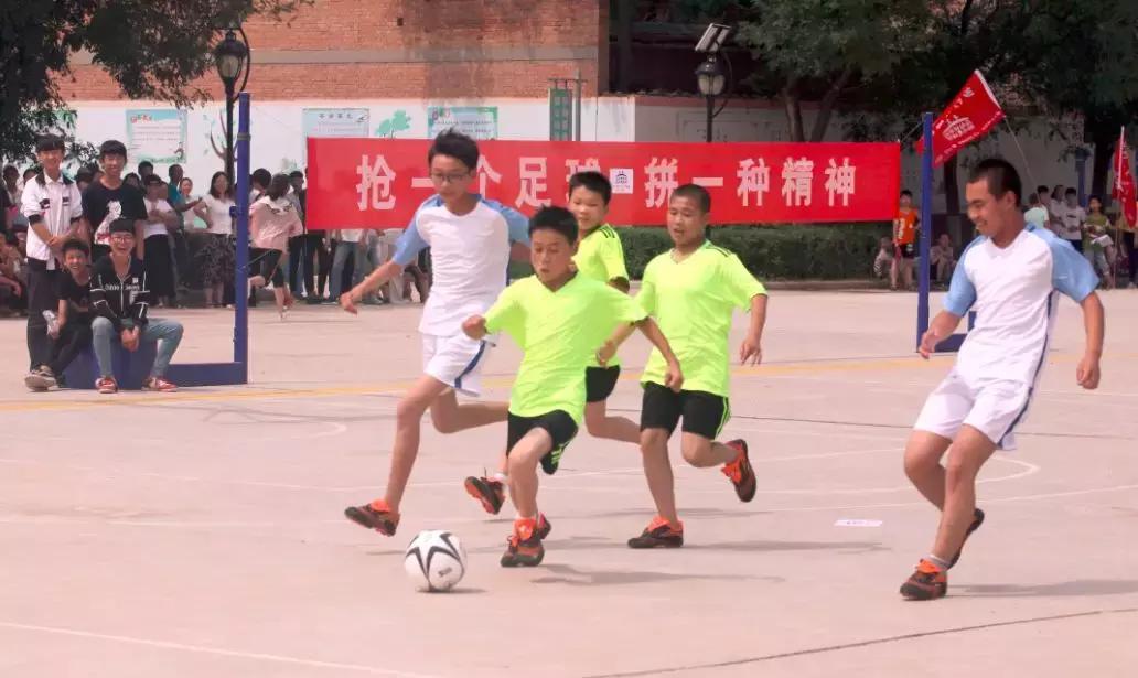 和梅西踢世界杯的球员,与梅西踢球