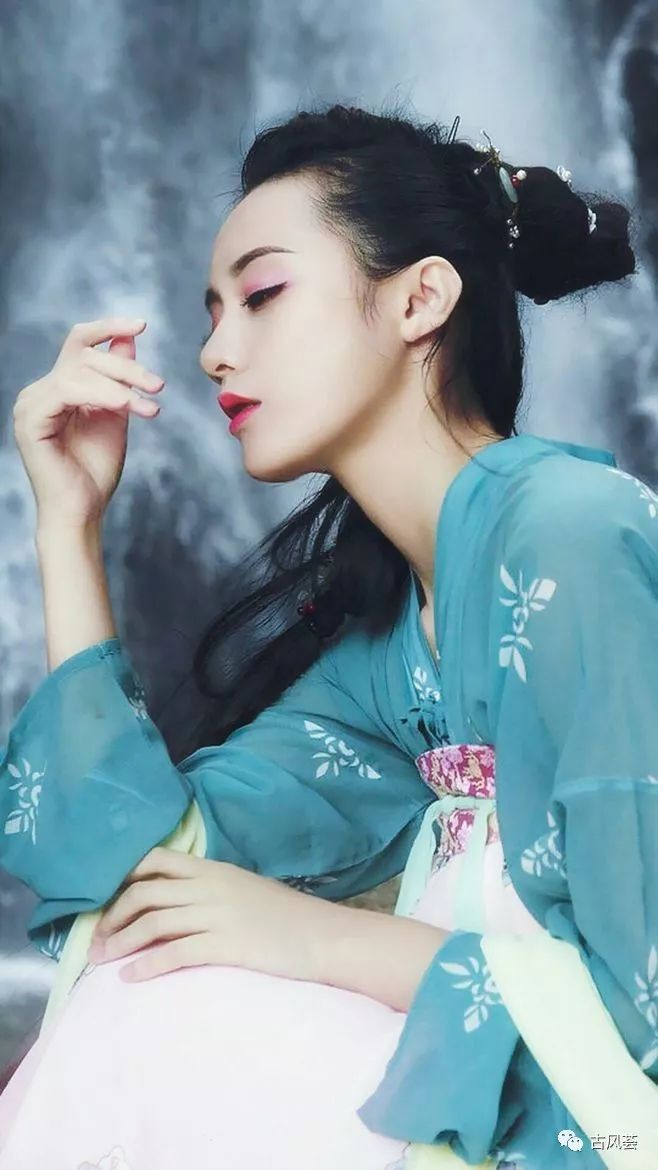 汉服常见的流行的款式有哪些,样式复杂的汉服与简单的汉服