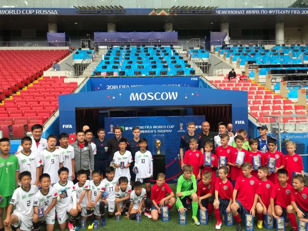 中国少年足球队战胜乌拉圭,俄罗斯少年足球比赛