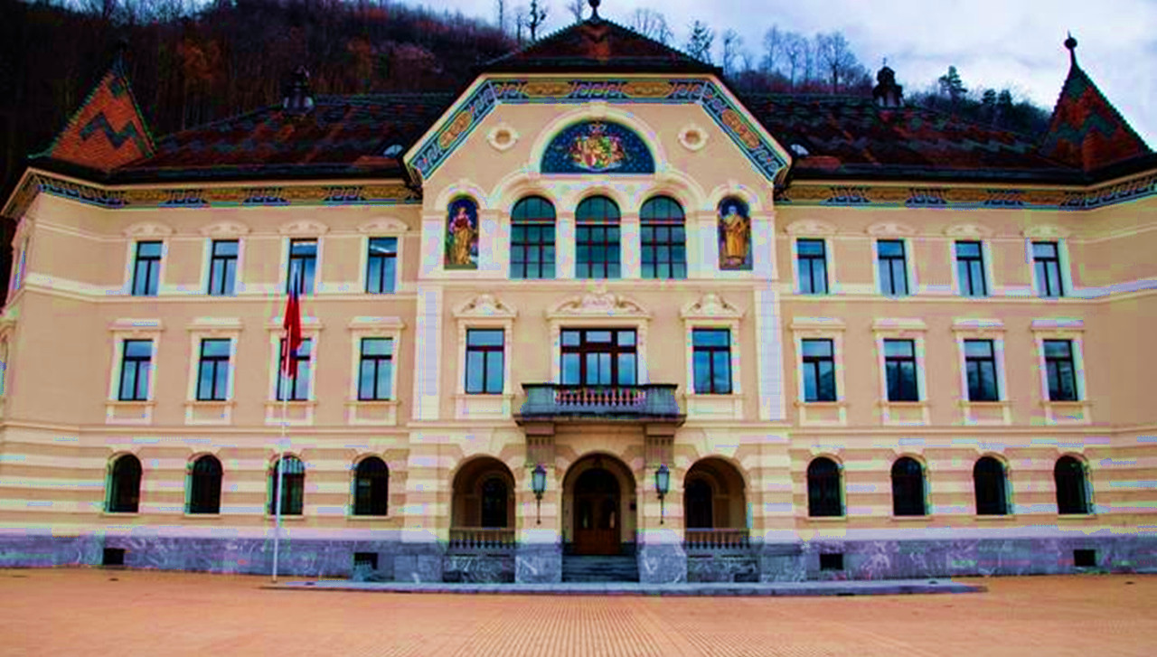 这个国家很奇葩：首相和犯人是邻居，被锁在屋里还要犯人来开门！