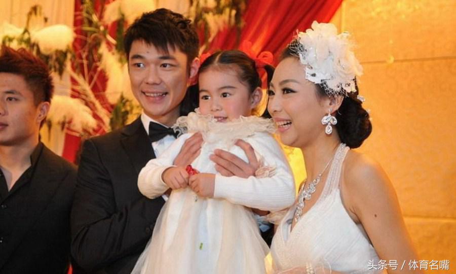 梅西c罗谁更受女性欢迎,c罗和梅西谁的老婆更低调