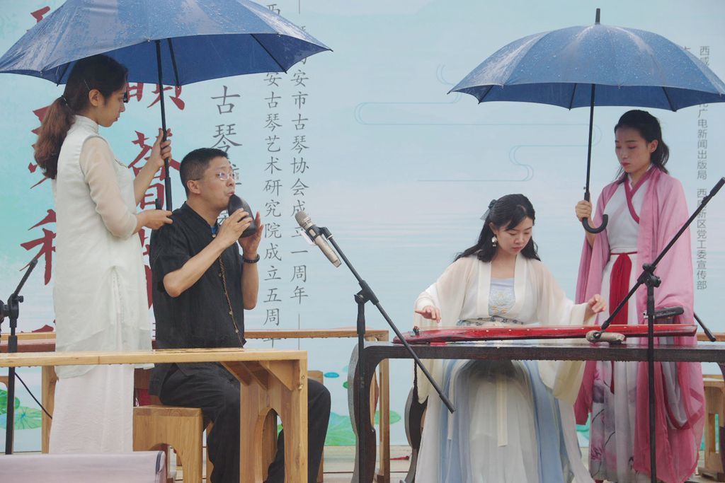 绵绵细雨中的乡村音乐会,绵绵细雨中